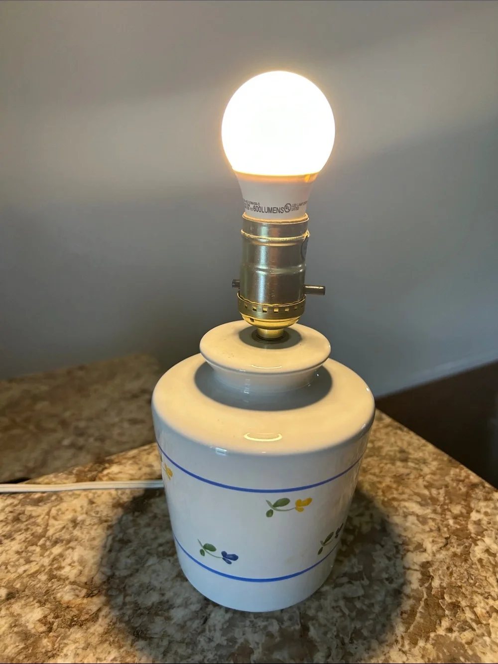 Vintage White Ceramic Floral Accent Table Lamp no shade made in Taiwan.